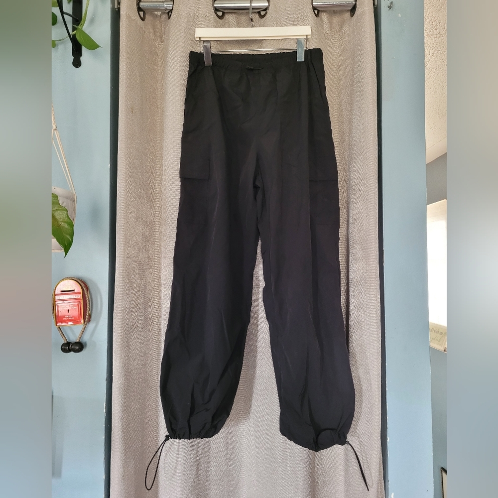 ⭐️PINK Victoria's Secret Black Cargo Pants with Drawstring Hem⭐️